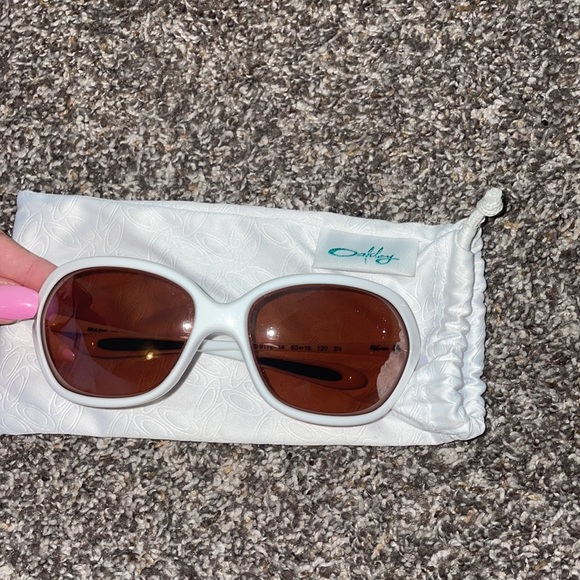 Youth Oakley Sunglasses - Picture 2 of 4